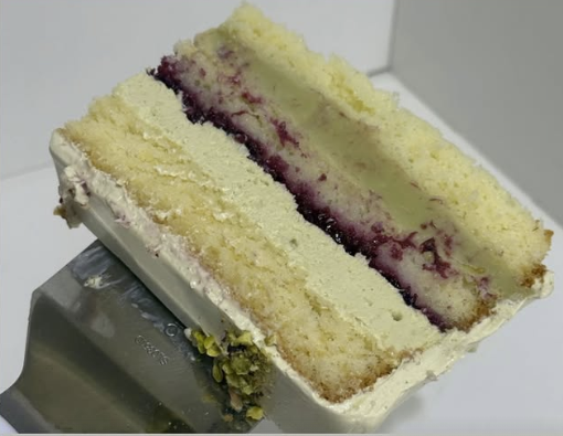 Fatia de Pistache com Frutas Vermelhas